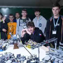 Galerie Dokončení robotů a závěrečná soutěž