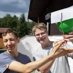 Galerie Venkovní hra: Egg drop